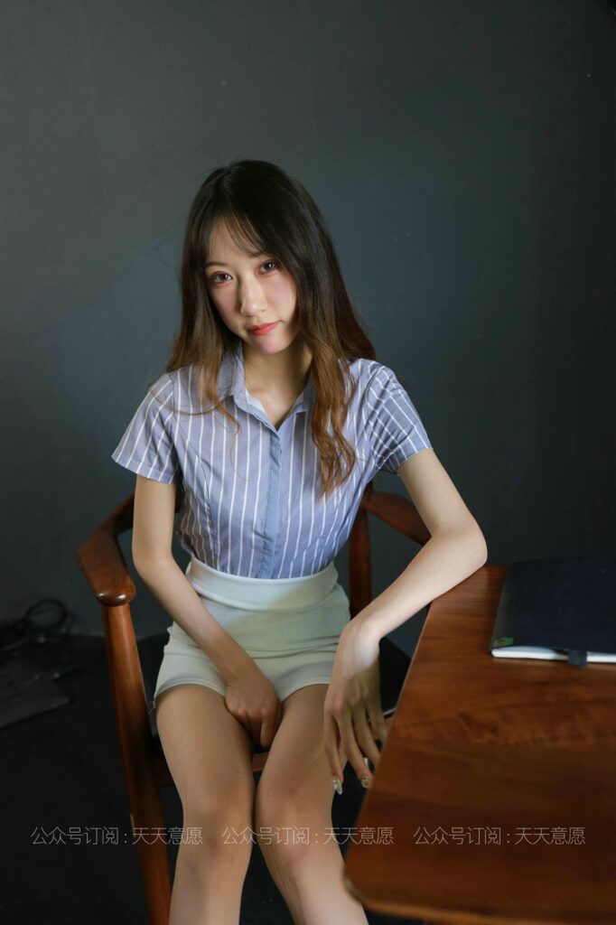 [IESS异思趣向] 2021.06.11 丝享家 829：怡怡《长腿实习生》[89P/123MB]插图1