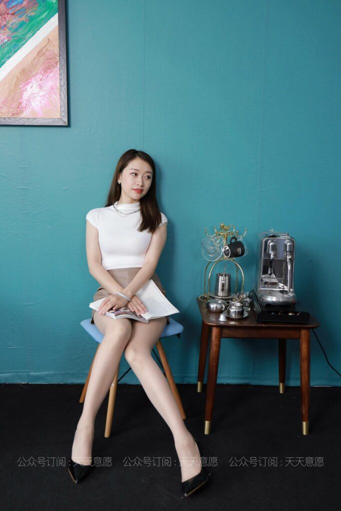 [IESS异思趣向] 2021.06.27 丝享家 845：小婕《书中颜如玉》[91P/166MB]插图1