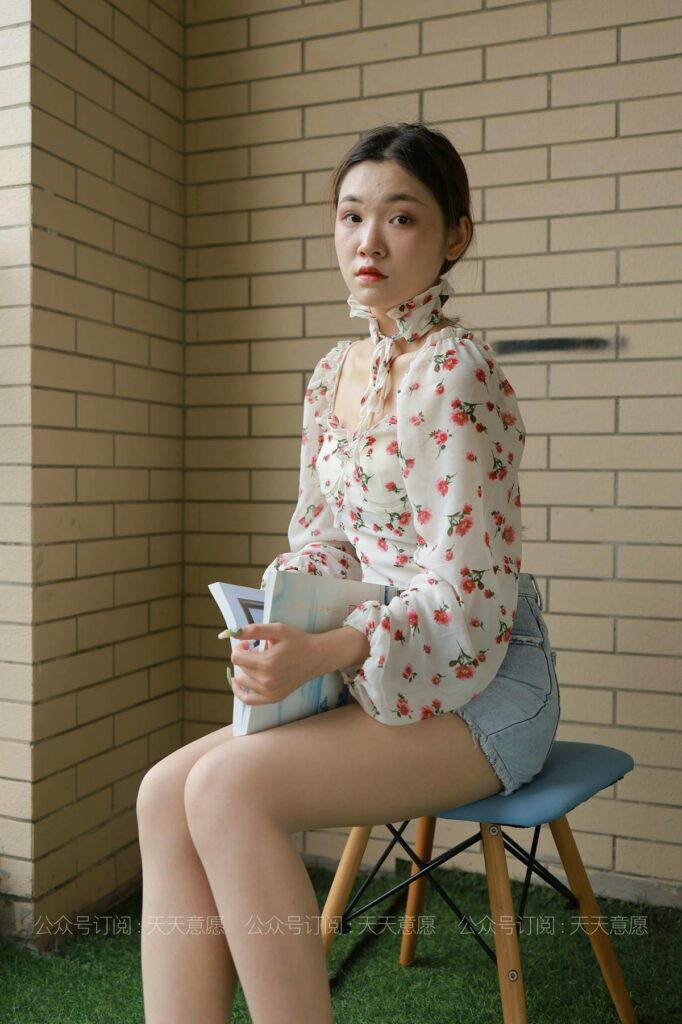 [IESS异思趣向] 2021.07.03 丝享家 850：可可《法式碎花裙》[82P/192MB]插图2