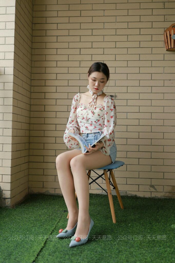 [IESS异思趣向] 2021.07.03 丝享家 850：可可《法式碎花裙》[82P/192MB]插图1