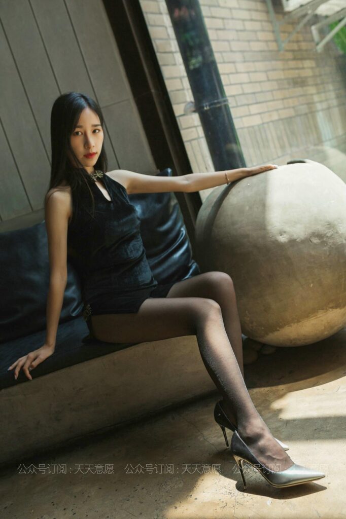 [IESS异思趣向] 2021.07.12 丝享家 859：美子《邂逅咖啡屋》[91P/138MB]插图2