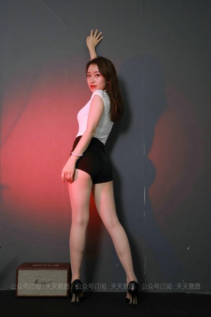 [IESS异思趣向] 2021.07.14 丝享家 861：小婕《粉红女郎》[84P/100MB]插图3