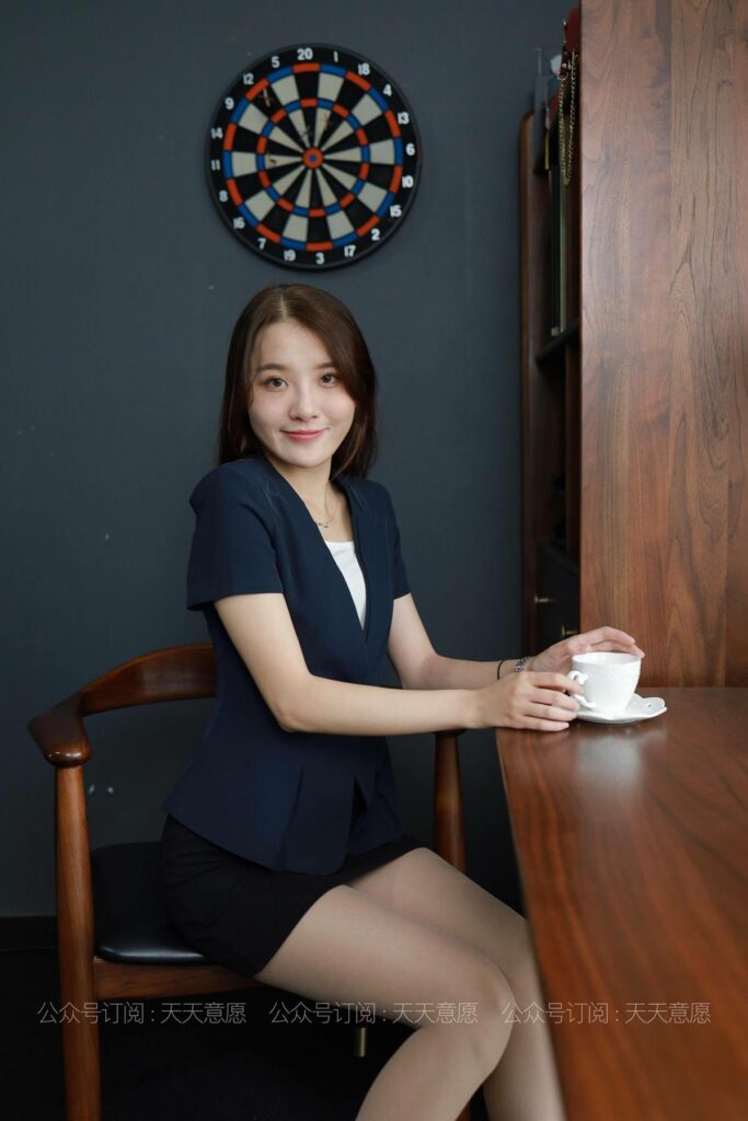 [IESS异思趣向] 2021.08.11 丝享家 886：婉苹《最美女职员》[87P/120MB]插图2