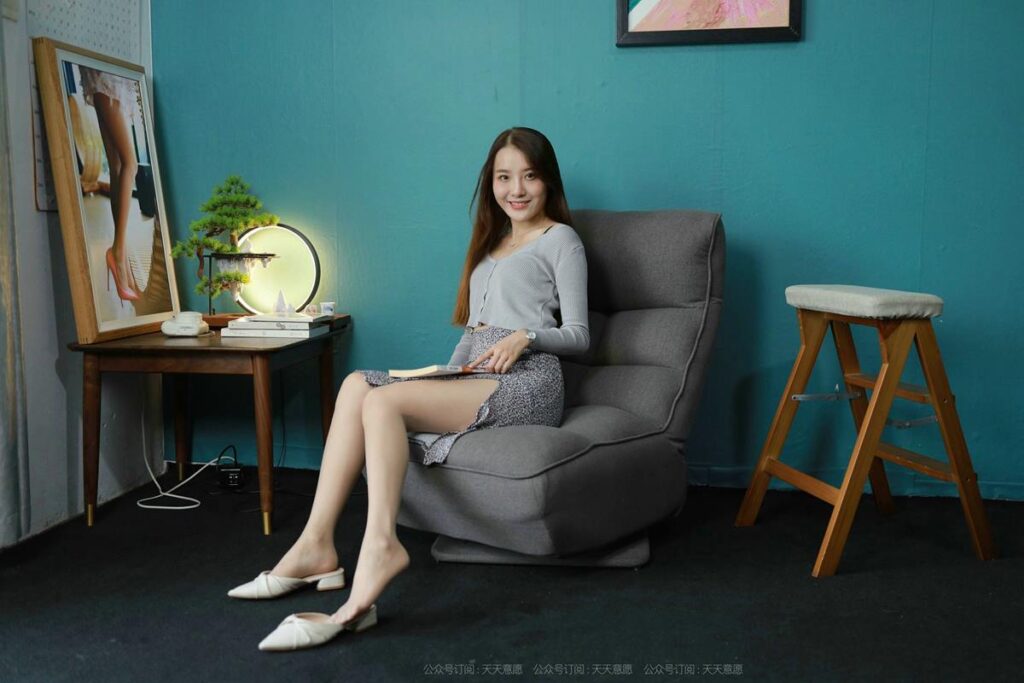 [IESS异思趣向] 2021.08.19 丝享家 894：婉苹《温柔的碎花裙》[95P/151MB]插图1