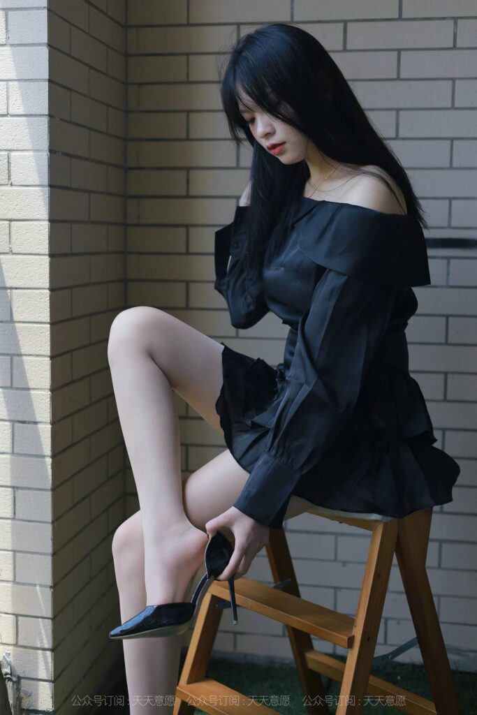 [IESS异思趣向] 2021.08.23 丝享家 898：小七《一字肩短裙》[91P/135MB]插图3