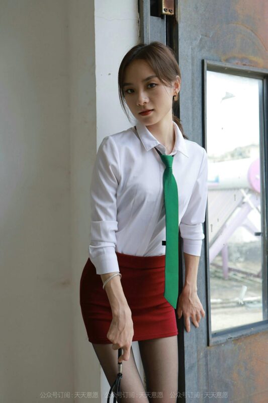 [IESS异思趣向] 2021.08.26 丝享家 901：小六《狂野天台》[88P/107MB]-无料摄影圈