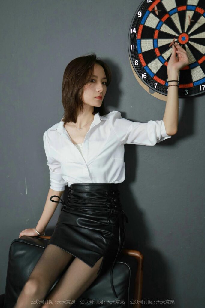 [IESS异思趣向] 2021.10.03 丝享家 936：小六《姓感皮裙》[94P/131MB]插图3