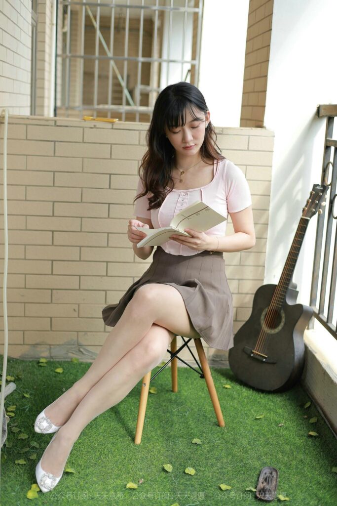 [IESS异思趣向] 2021.10.10 丝享家 943：秋秋《阳台上的美女》[93P/179MB]插图1