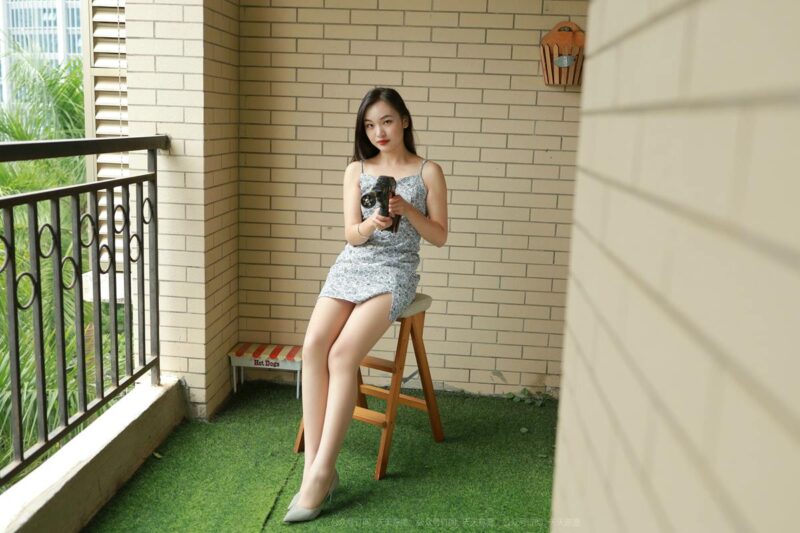[IESS异思趣向] 2021.10.14 丝享家 947：星星《碎花短裙》[77P/174MB]-无料摄影圈