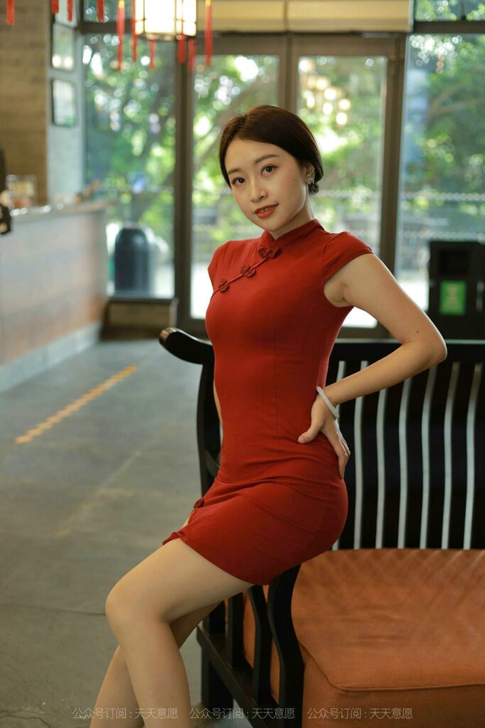 [IESS异思趣向] 2021.10.15 丝享家 948：小婕《红色旗袍》[91P/122MB]插图2