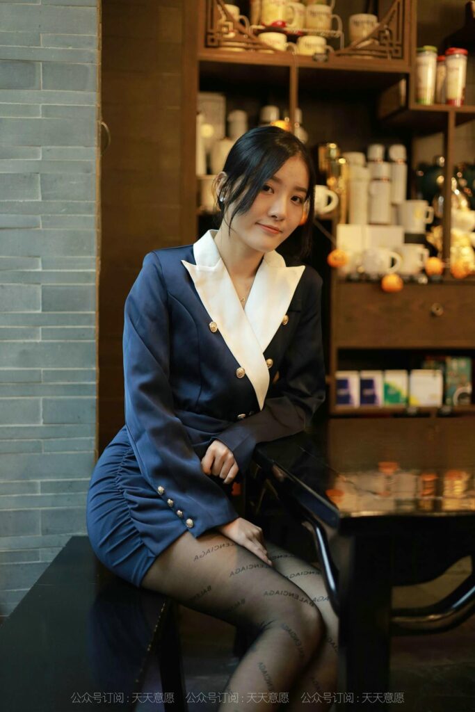 [IESS异思趣向] 2021.10.16 丝享家 949：婉苹《OL姓感包臀裙》[91P/135MB]插图2