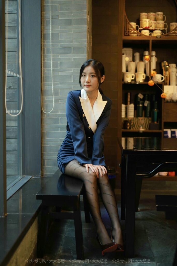 [IESS异思趣向] 2021.10.16 丝享家 949：婉苹《OL姓感包臀裙》[91P/135MB]插图1