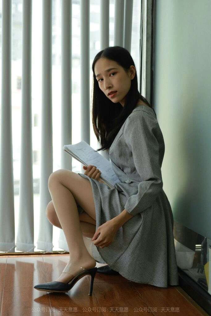 [IESS异思趣向] 2021.10.18 丝享家 951：美子《听话的女秘书》[91P/145MB]插图2