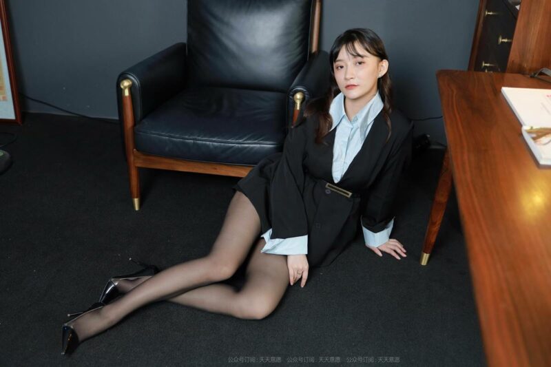 [IESS异思趣向] 2021.10.19 丝享家 952：秋秋《时尚职业装》[88P/139MB]-无料摄影圈