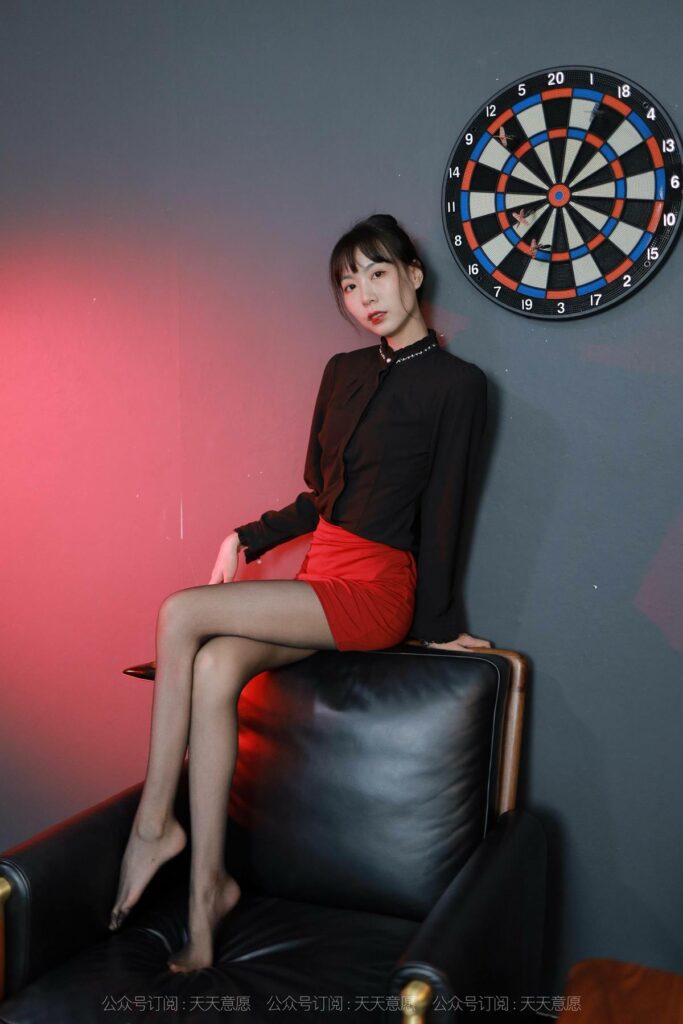 [IESS异思趣向] 2021.10.27 丝享家 959：团团《姓感红与黑》[96P/150MB]插图2