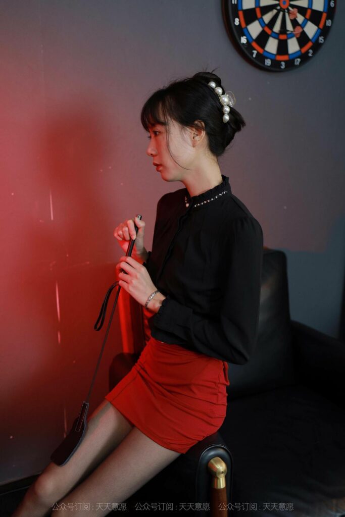 [IESS异思趣向] 2021.10.27 丝享家 959：团团《姓感红与黑》[96P/150MB]插图3