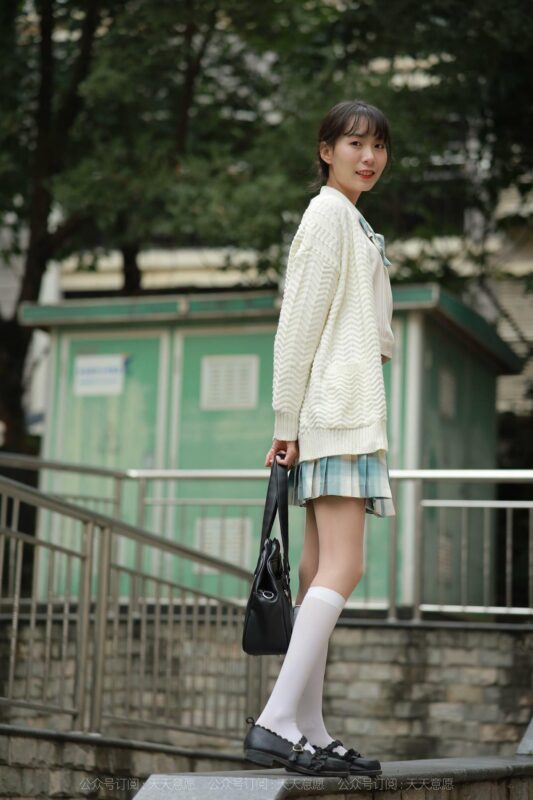 [IESS异思趣向] 2021.11.02 丝享家 963：团团《长腿JK装》[94P/119MB]-无料摄影圈