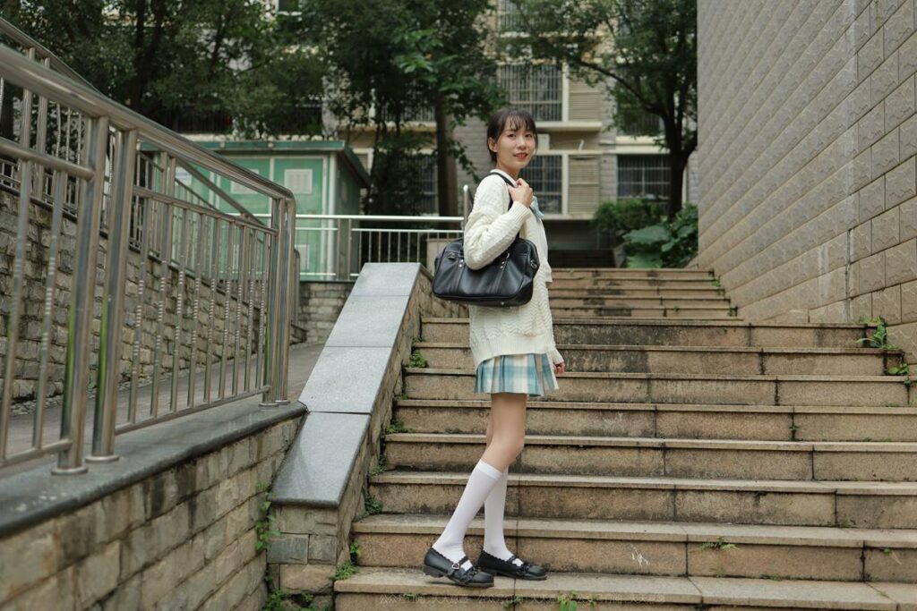 [IESS异思趣向] 2021.11.02 丝享家 963：团团《长腿JK装》[94P/119MB]插图1