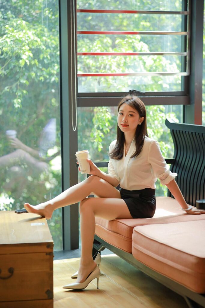 [IESS异思趣向] 2021.11.03 丝享家 964：小婕《沙发上的佳人》[101P/115MB]插图2