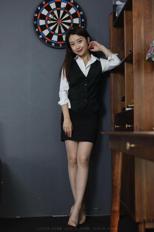 [IESS异思趣向] 2021.11.12 丝享家 972：小婕《周末陪你加班》[94P/96MB]-无料摄影圈