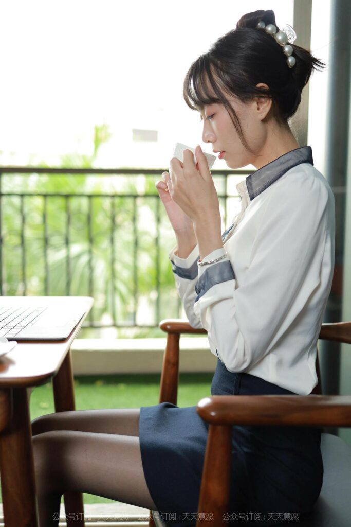 [IESS异思趣向] 2021.11.14 丝享家 974：团团《长腿打字员》[99P/111MB]插图2