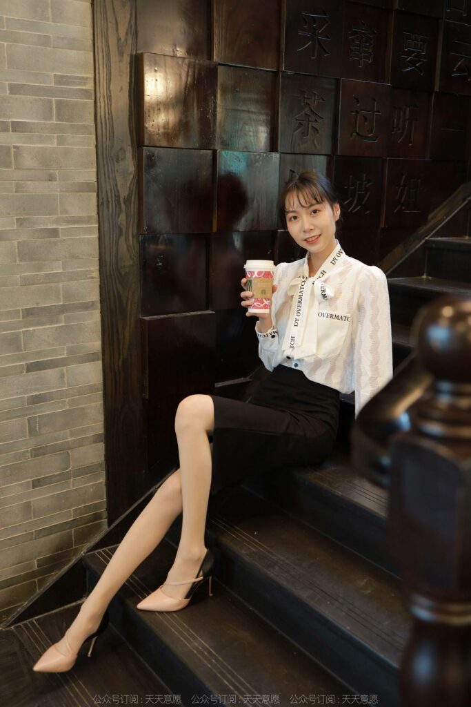 [IESS异思趣向] 2022.01.01 丝享家 981：团团《气质一步裙》[91P/109MB]插图2