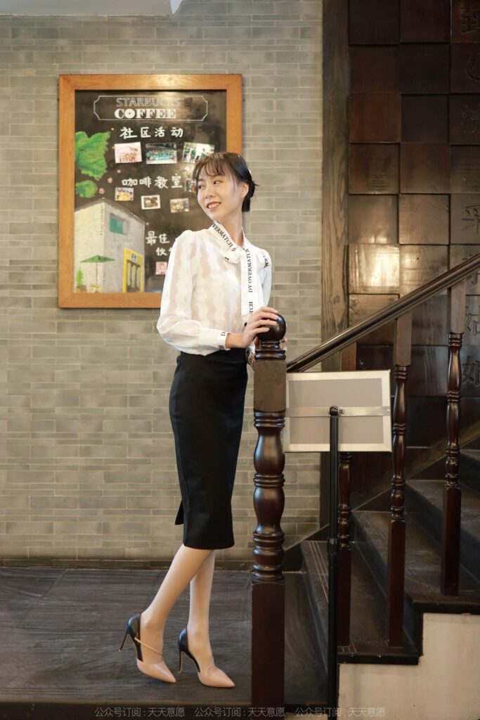 [IESS异思趣向] 2022.01.01 丝享家 981：团团《气质一步裙》[91P/109MB]插图1