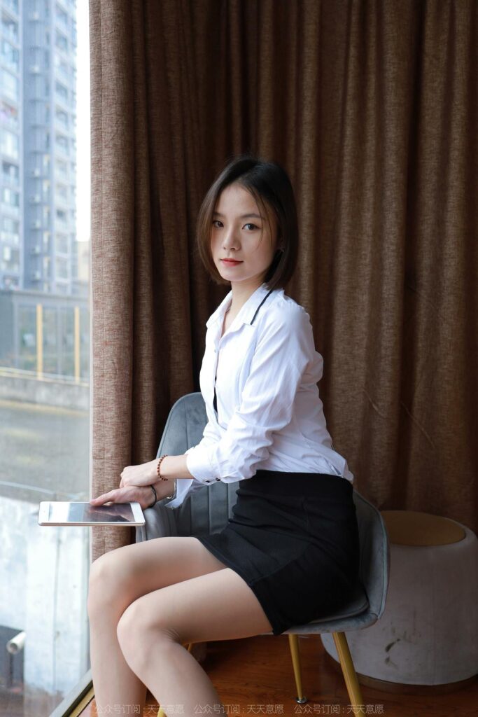 [IESS异思趣向] 2022.01.07 丝享家 983：小六《短发配短裙》[85P/121MB]插图3