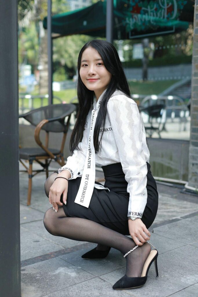 [IESS异思趣向] 2022.2.11 丝享家 1002：婉萍《姓感OL窄裙》[90P/119MB]插图3