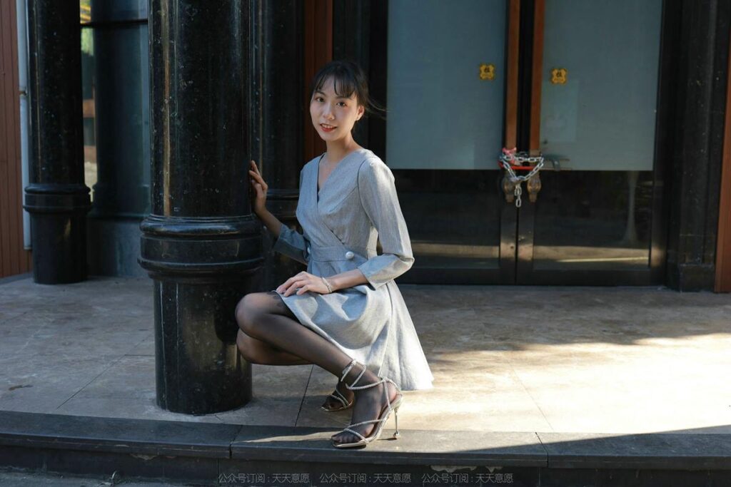 [IESS异思趣向] 2022.2.15 丝享家 1005：团团《暖阳下的黑色丝念》[92P/156MB]插图2