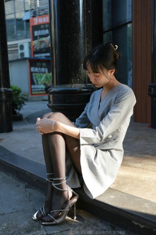 [IESS异思趣向] 2022.2.15 丝享家 1005：团团《暖阳下的黑色丝念》[92P/156MB]-无料摄影圈