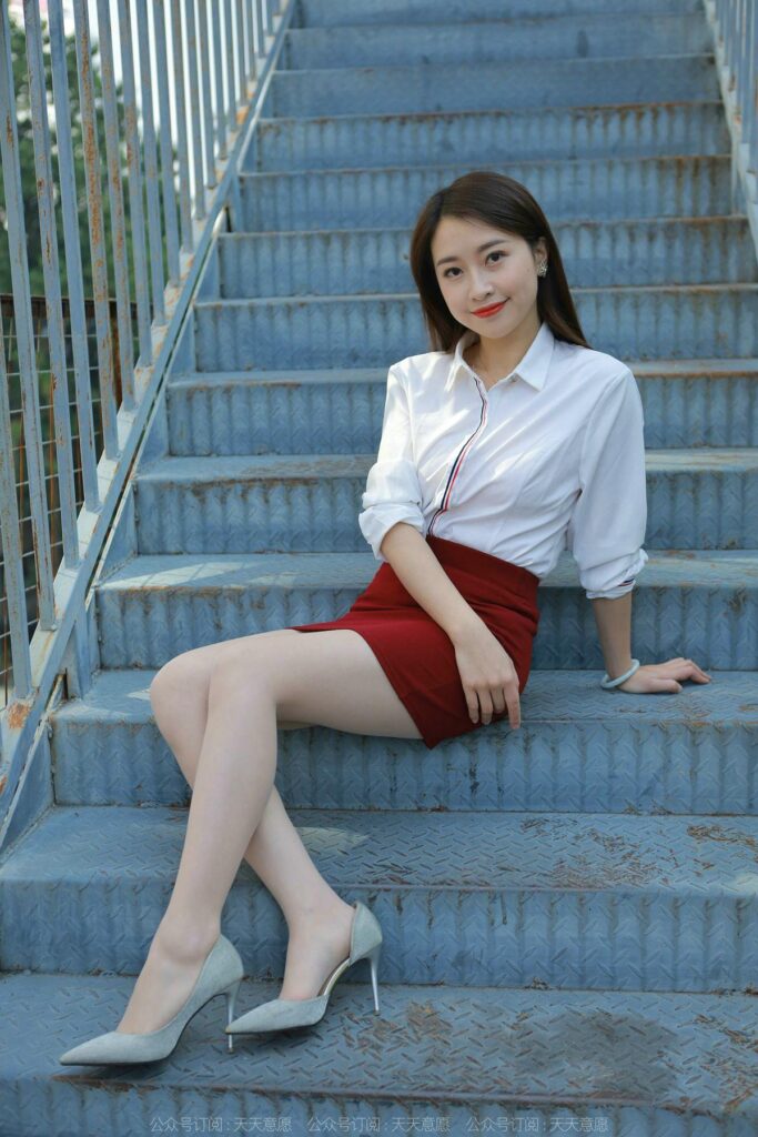 [IESS异思趣向] 2022.2.17 丝享家 1006：小婕《姓感红色包臀裙》[87P/130MB]插图2