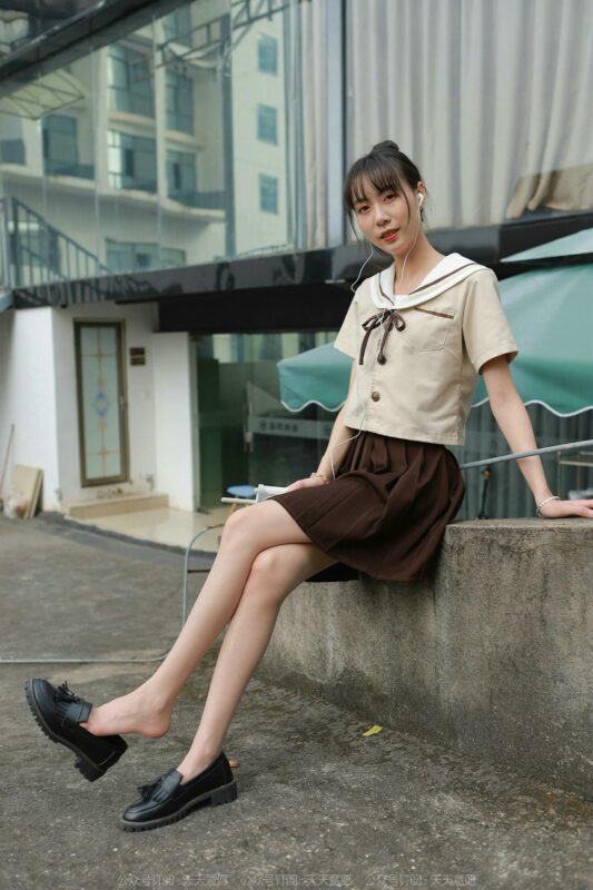 [IESS异思趣向] 2022.2.8 丝享家 999：团团《网易云少长腿少女》[89P/114MB]-无料摄影圈