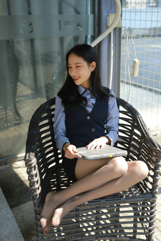 [IESS异思趣向] 2022.2.29 丝享家 1015：美子《职业包臀裙嘿丝》[98P/144MB]-无料摄影圈