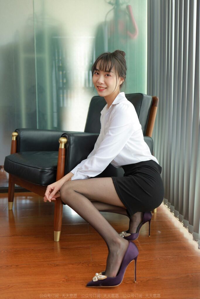 [IESS异思趣向] 2022.3.12 丝享家 1026：团团《紫色蝴蝶高跟》[93P/106MB]插图3