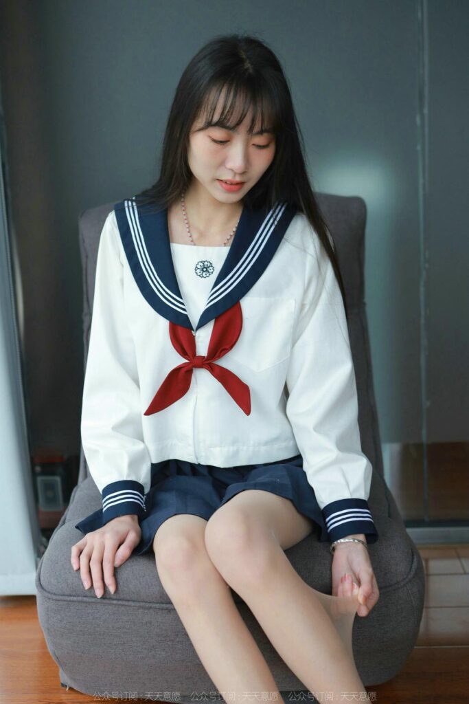 [IESS异思趣向] 2022.3.3 丝享家 1018：团团《可爱JK装》[82P/97MB]插图2