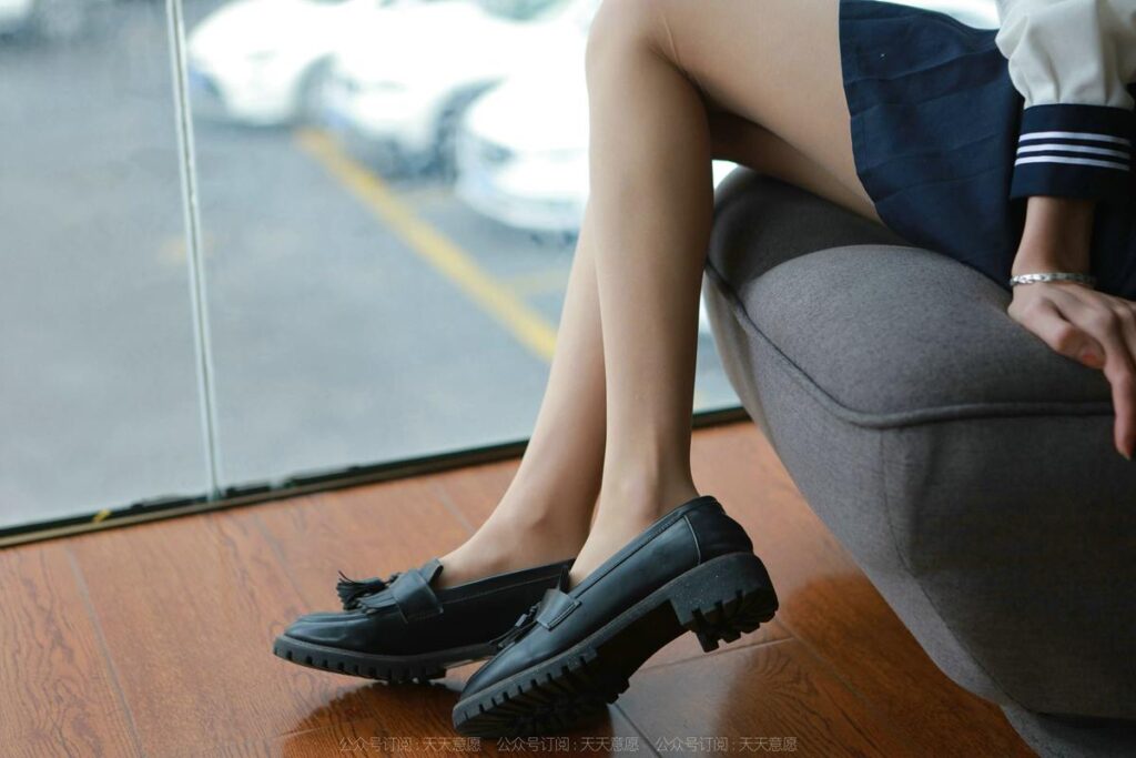 [IESS异思趣向] 2022.3.3 丝享家 1018：团团《可爱JK装》[82P/97MB]插图3