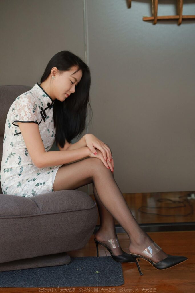 [IESS异思趣向] 2022.3.16 丝享家 1030：姗姗《长腿嘿丝旗袍秀》[83P/97MB]插图2