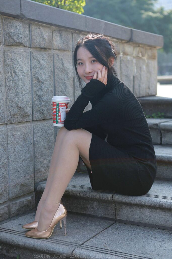 [IESS异思趣向] 2022.3.21 丝享家 1035：婉萍《黑色包臀裙》[90P/111MB]插图2