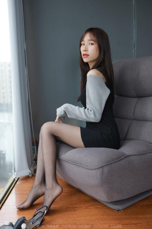 [IESS异思趣向] 2022.3.26 丝享家 1040：美子《沙发上的嘿丝》[97P/107MB]-无料摄影圈