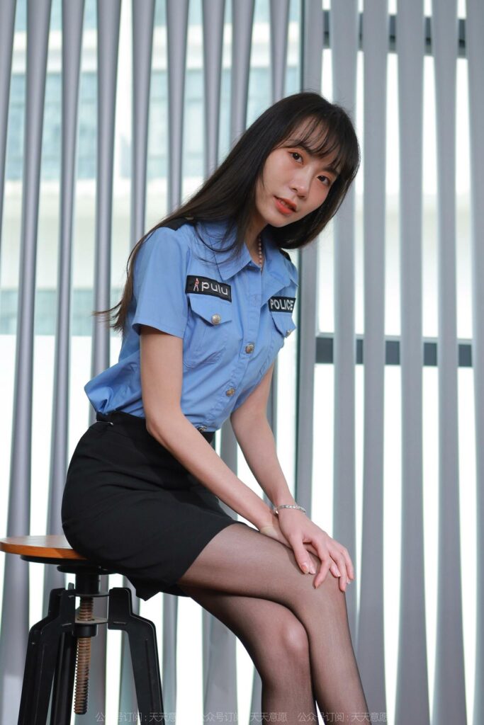 [IESS异思趣向] 2022.3.27 丝享家 1041：团团《长腿制服》[91P/104MB]插图1