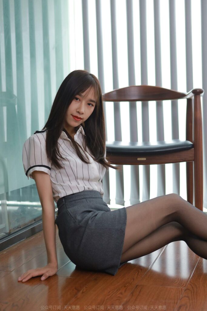 [IESS异思趣向] 2022.3.30 丝享家 1044：美子《酒红色美甲》[90P/119MB]插图3