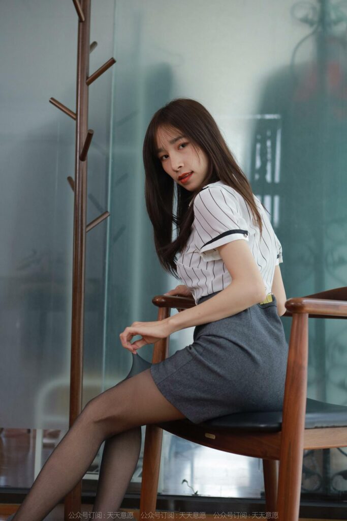 [IESS异思趣向] 2022.3.30 丝享家 1044：美子《酒红色美甲》[90P/119MB]插图2