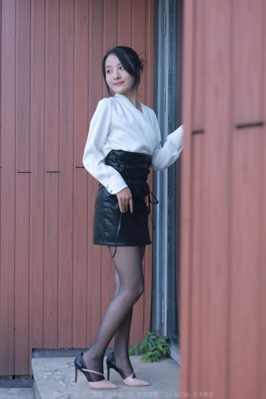 [IESS异思趣向] 2022.4.1 丝享家 1046：婉萍《嘿丝皮裙街拍》[91P/101MB]-无料摄影圈