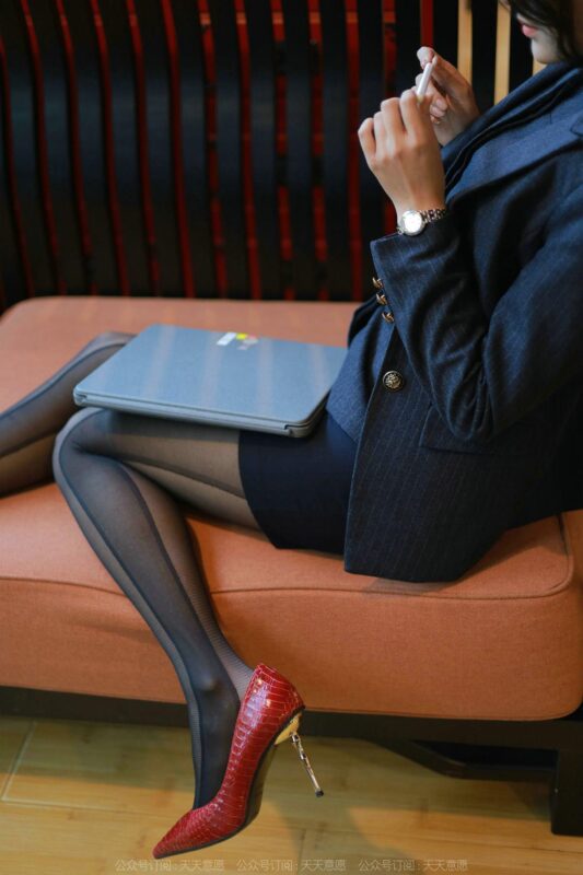 [IESS异思趣向] 2022.4.12 丝享家 1057：婉萍《OL嘿丝玉姐》[93P/109MB]-无料摄影圈