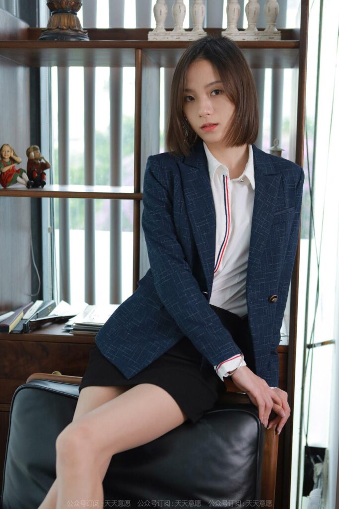 [IESS异思趣向] 2022.4.2 丝享家 1047：小六《长腿包臀裙》[81P/93MB]插图3