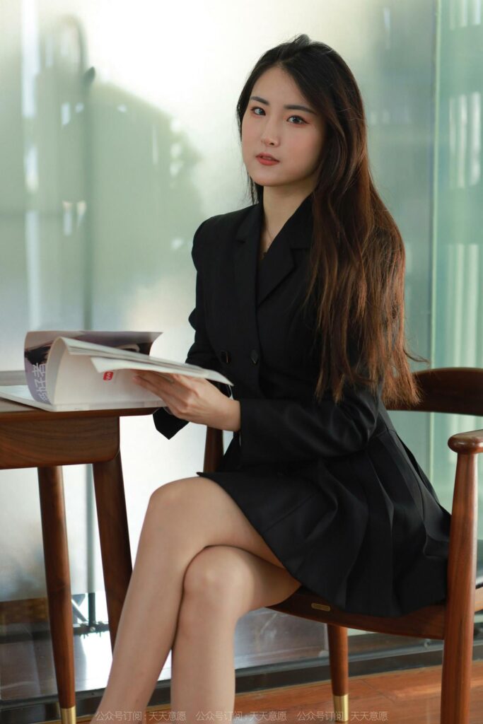 [IESS异思趣向] 2022.4.20 丝享家 1065：小宝《黑色百褶裙》[79P/80MB]插图2