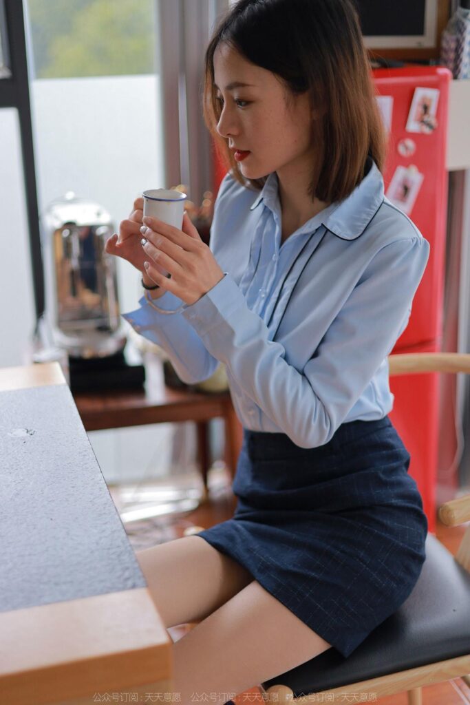 [IESS异思趣向] 2022.4.21 丝享家 1066：小六《美女搬砖》[90P/106MB]插图3