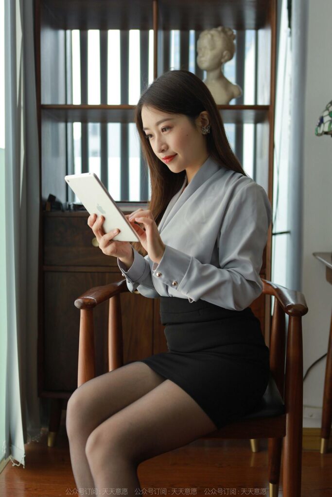 [IESS异思趣向] 2022.4.4 丝享家 1049：小婕《办公室的甜蜜蜜》[95P/92MB]插图2