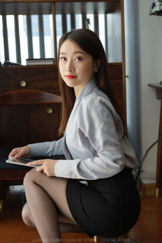 [IESS异思趣向] 2022.4.4 丝享家 1049：小婕《办公室的甜蜜蜜》[95P/92MB]-无料摄影圈